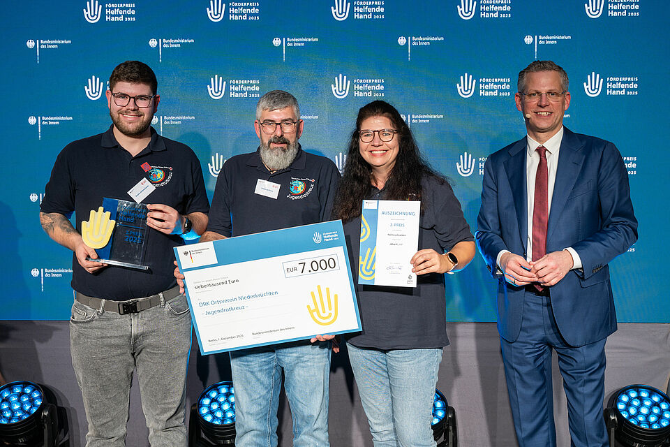 HelfendeHand_JRK-Niederkruechten_2025_1 HelfendeHand_JRK-Niederkruechten_2025