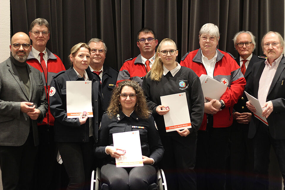 DRK-Kreisversammlung_12-2025_5 Einige Mitglieder wurden für besondere Verdienste vom Kreisverband ausgezeichnet.